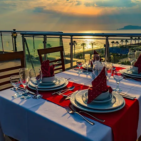 Hotel Senza Grand Santana